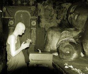 Ajahn Karuniko and buddha